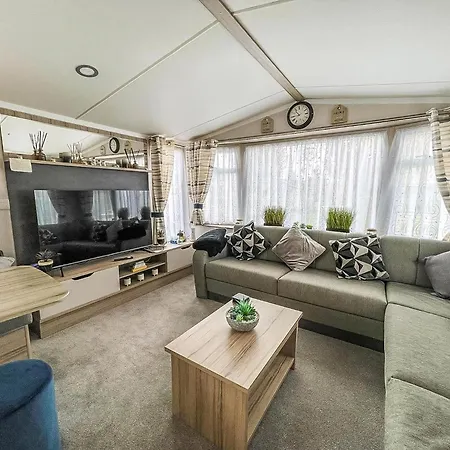 Beautiful Caravan With Decking And Free Wifi At Highfield Grange Ref 26740Wr Clacton-on-Sea Exterior photo