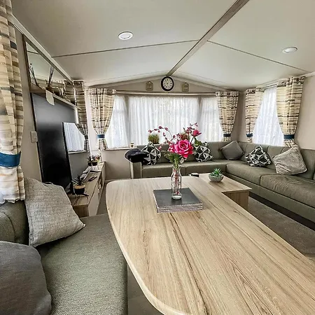 Beautiful Caravan With Decking And Free Wifi At Highfield Grange Ref 26740Wr Clacton-on-Sea Exterior photo