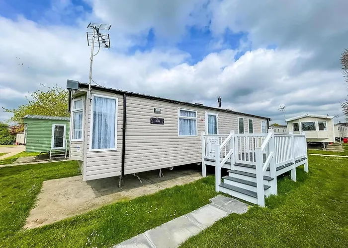 Beautiful Caravan With Decking And Free Wifi At Highfield Grange Ref 26740Wr