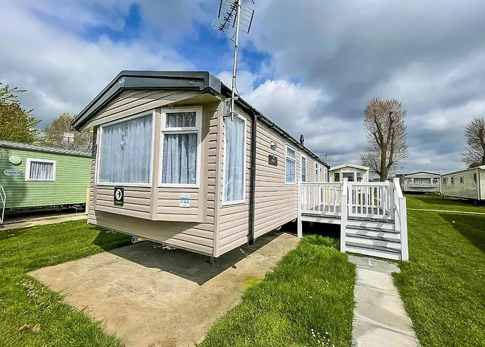 Beautiful Caravan With Decking And Free Wifi At Highfield Grange Ref 26740Wr