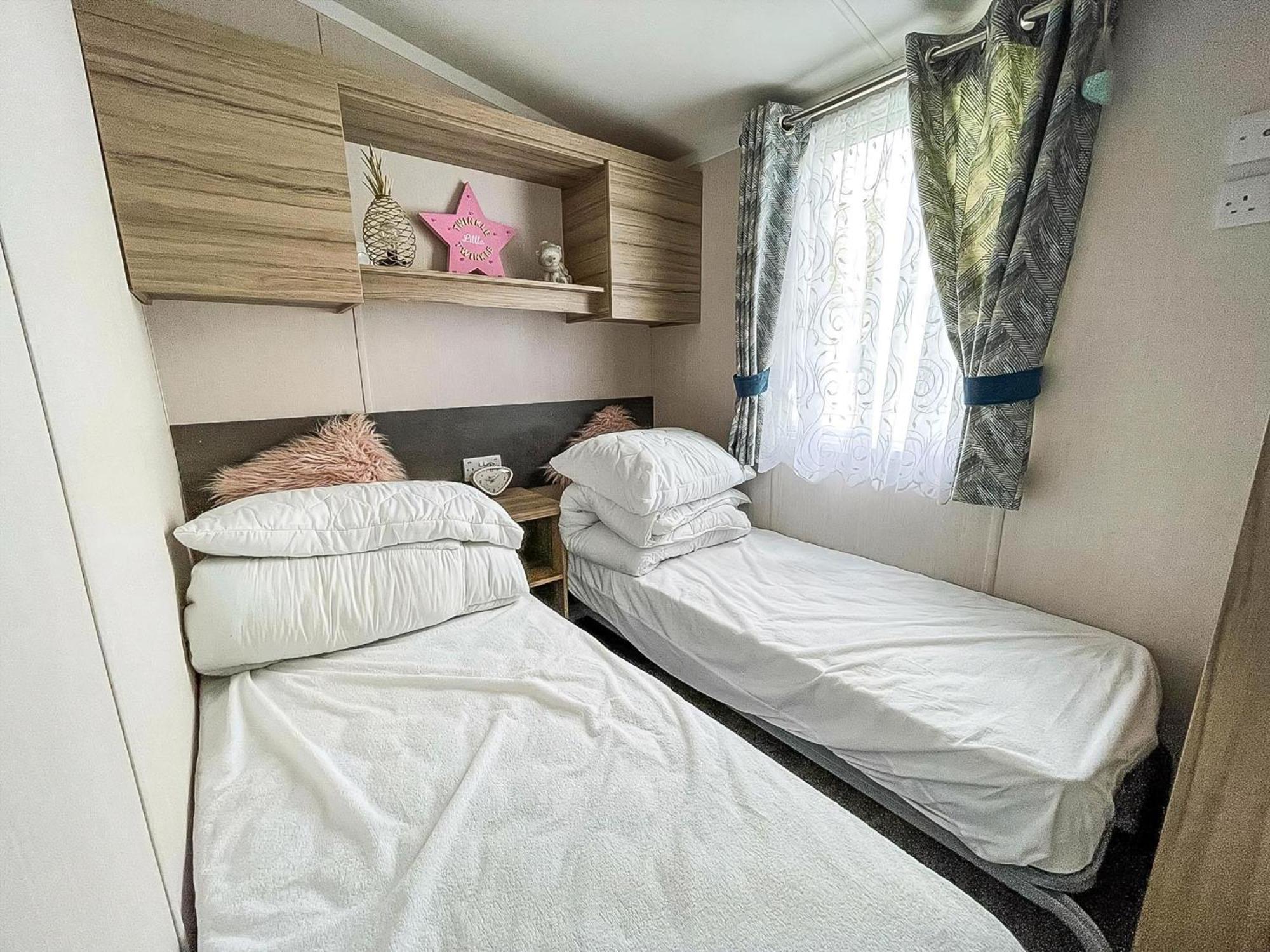 Beautiful Caravan With Decking And Free Wifi At Highfield Grange Ref 26740wr Campsite *
